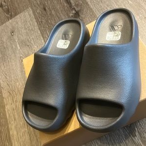 Yeezys kids brand new size 3 slate grey